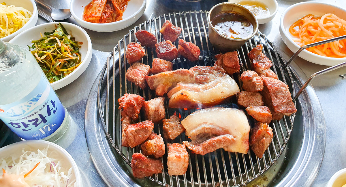 전국별별시장 스토어 > 제주도서귀포돈사촌 | 별별시장&별별여행 ┃ 여행문화의 새로운 트렌드를 만들다 전국별별시장 스토어 > 제주도서귀포돈사촌
